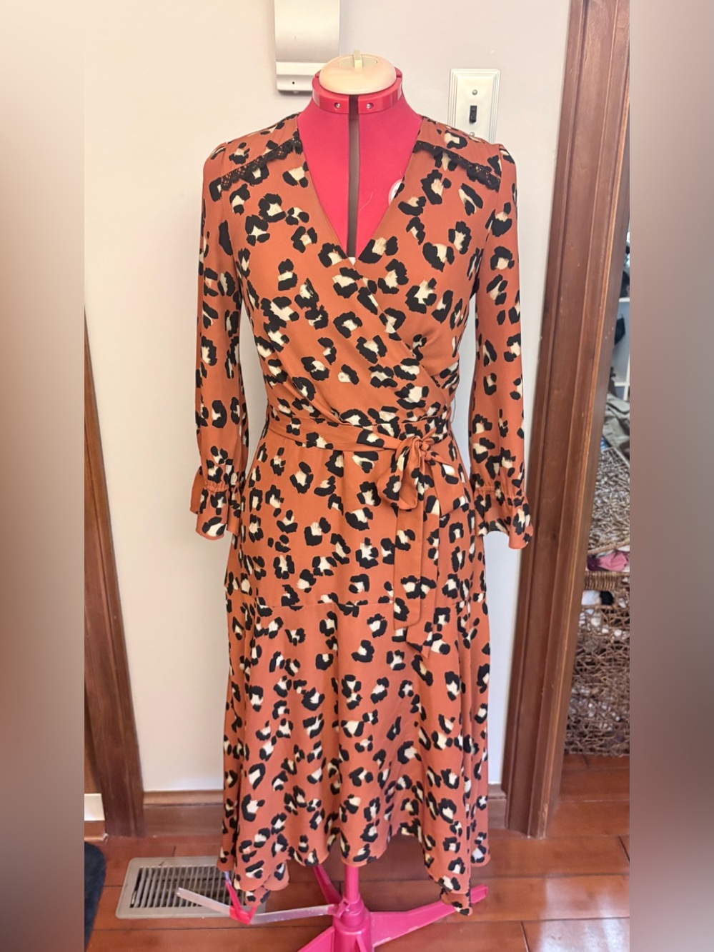 Tahari Rust Leopard Print Wrap Midi Dress size 8 perfect fall dress